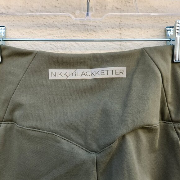 5/$100 SALE - Gymshark x  Nikki Blackketter Dynamic Legging in Olive - Picture 4 of 8